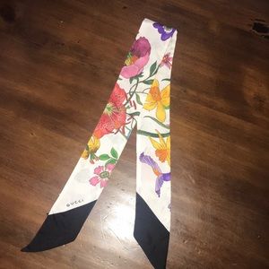 Gucci flora skinny scarf